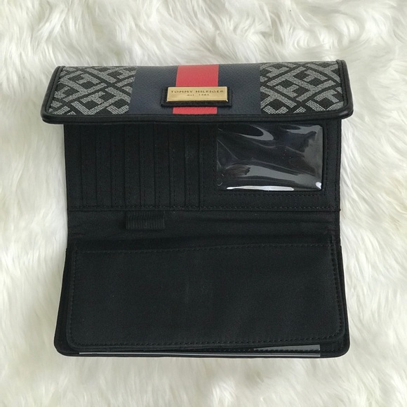 Tommy Hilfiger Trifold Wallet - Picture 5 of 5